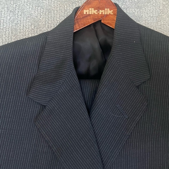 Suit made by hand by Oxford Clothes ! Size 46 perfect condition black pinstrip
